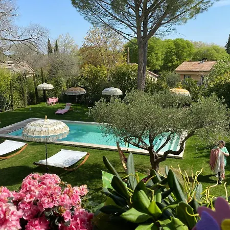 Sublime Familiale Verveine Et Santoline B&B *